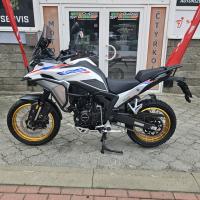 625X Adventure, TCS, vyhřívané rukojeti a sedlo, tlumiče KYB, TFT displej