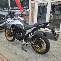 625X Adventure, TCS, vyhřívané rukojeti a sedlo, tlumiče KYB, TFT displej