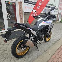 625X Adventure, TCS, vyhřívané rukojeti a sedlo, tlumiče KYB, TFT displej