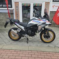 625X Adventure, TCS, vyhřívané rukojeti a sedlo, tlumiče KYB, TFT displej