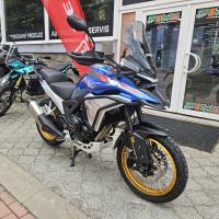625X Adventure, TCS, vyhřívané rukojeti a sedlo, tlumiče KYB, TFT displej