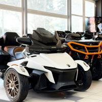 Maverick XRS Turbo RR SAS, Dolomite Grey/Orange Crush, MY27, SPZ