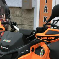 na čtyřkolku Can-Am Outlander, Renegade 